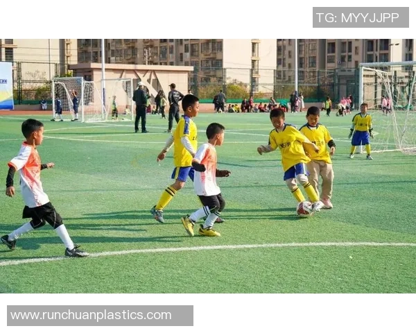 足球课堂观摩体验提升学生运动兴趣与团队合作精神的探索与实践