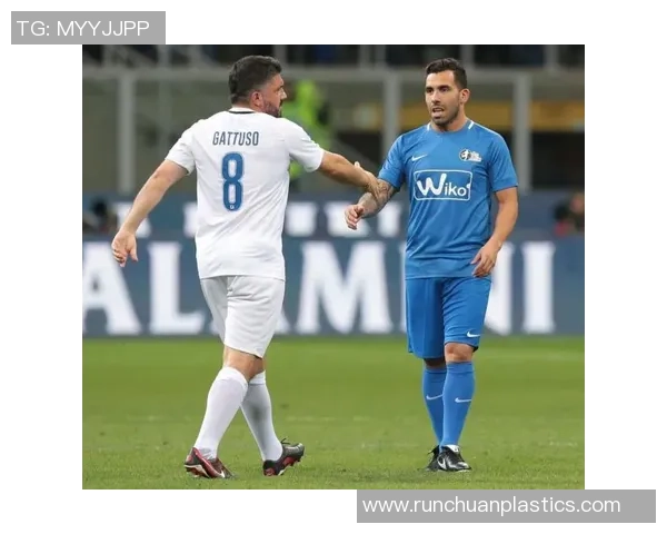 足球撞杆子瞬间的惊险与欢笑解析球场上不可忽视的精彩瞬间